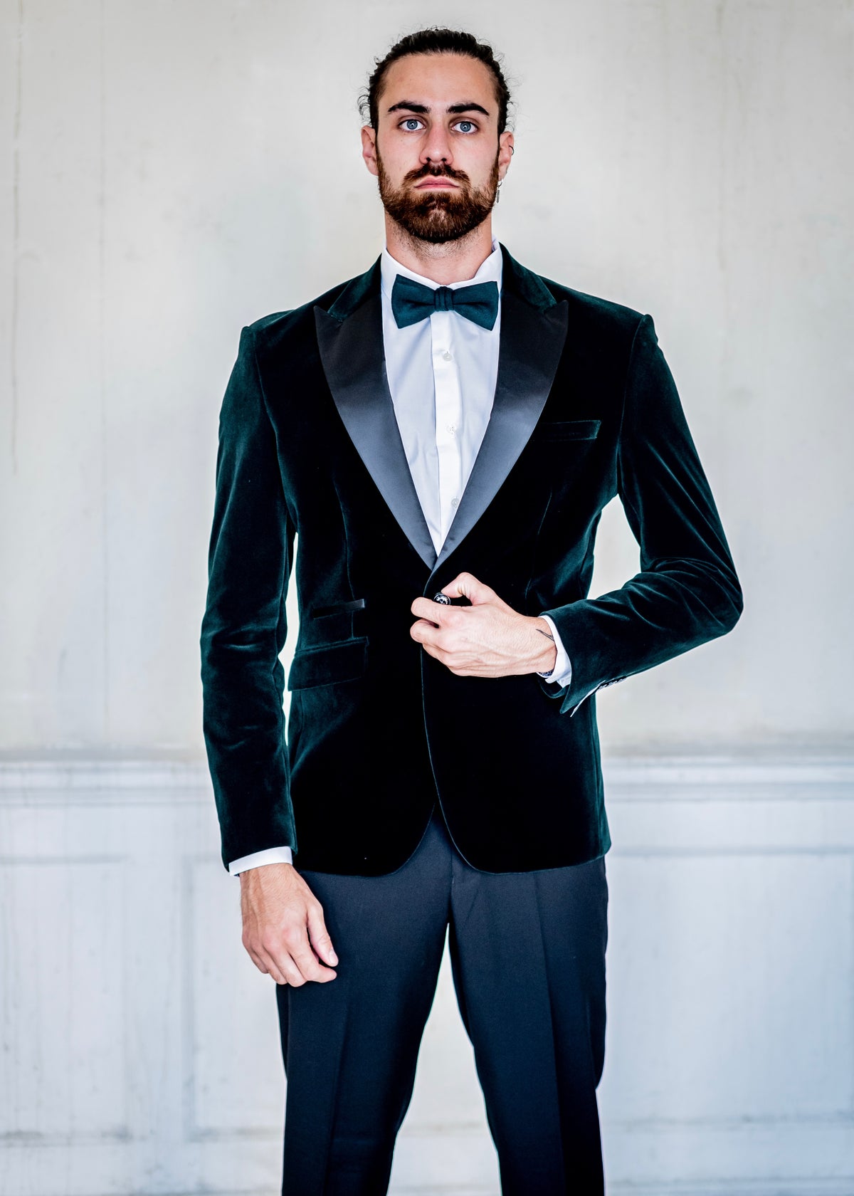 Cavani Rosa Forest Velvet Blazer. A dark emerald green blazer worn here with a bowtie that complements the green of the jacket. Perfect attire for a formal dinner or other similar occasions.